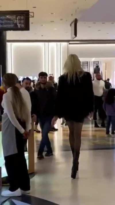 Model modeling in a mall.