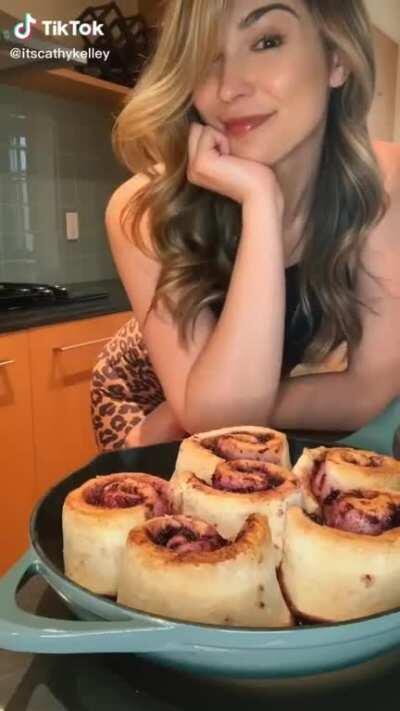 Cathy Kelley and her good buns