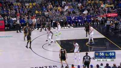 [Highlight] Steph Curry & Draymond Green's Two-man Game Results in a Draymond 3