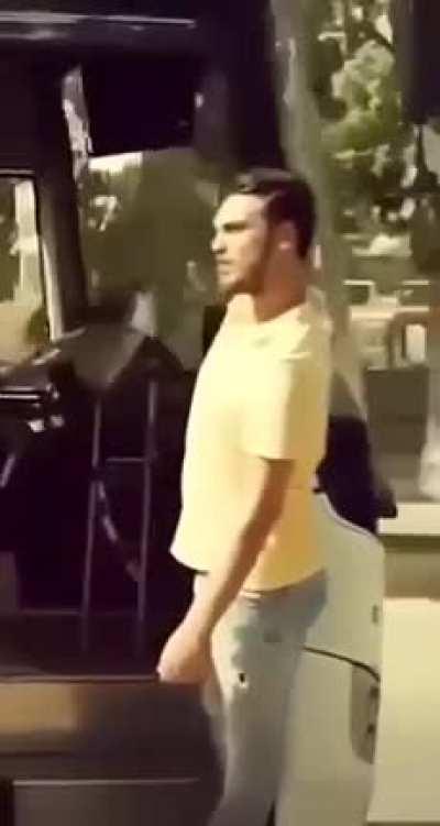 Keeping head out of a driving bus