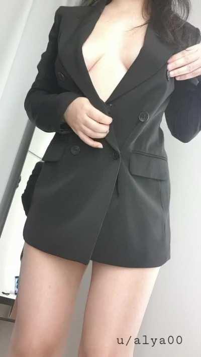 The only small thing here is that tight pussy