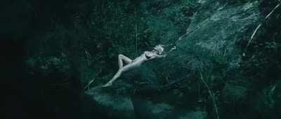 Kristen Dunst in Melancholia(2011)