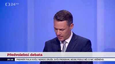 Asi nejlepší ztuhnutí komunistického úsměvu v historii TV vysílání! Martin Řezníček opět přesný a skvělý!