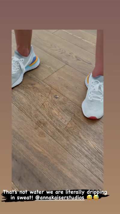 Kelly soaking wet after workout session with personal trainer Anna Kaiser!