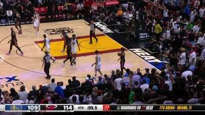 [Highlight] Poole overthrows the ball trying to inbound and Warriors face defeat