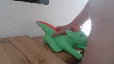 Flurb Draggy little Dragon wanted to suck my dick ... So I allowed it 