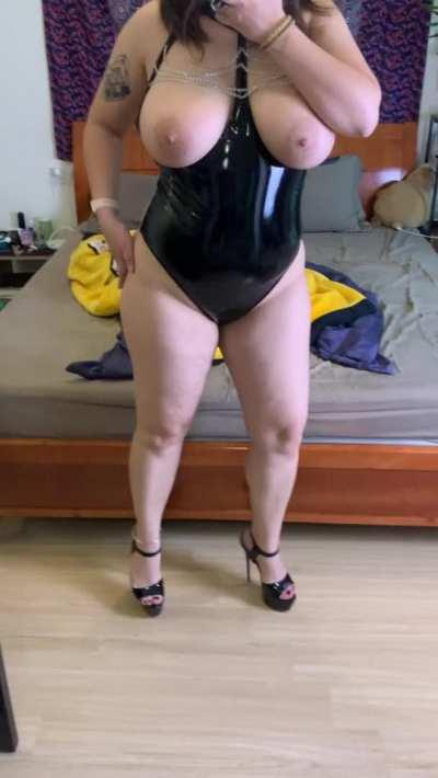 May I interest you in some thick titties