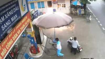 Let go of the bloody pump and run!!