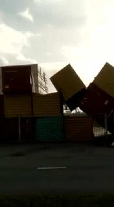 Waalhaven containers like it is nothing