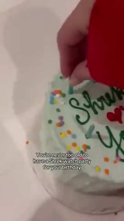 Lili at a Shreck watch birthday party (X May 2025)