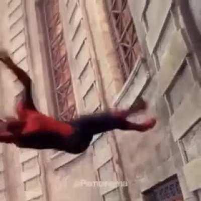 Spider-Man salva a Mr withe