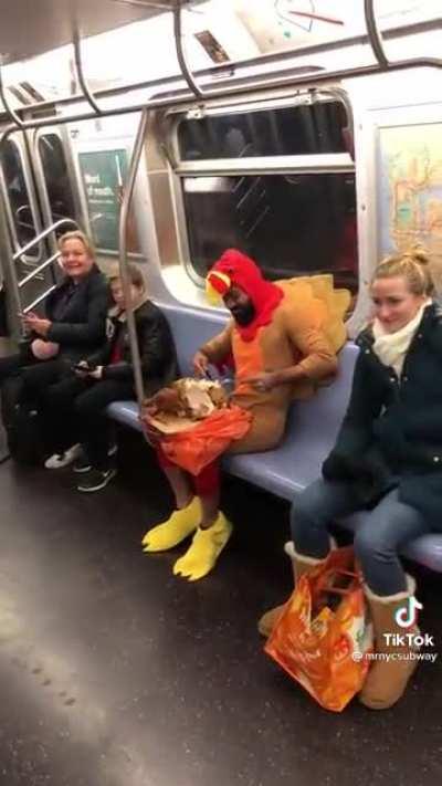 SiCk CaNnAbAl EaTs HiS bRoThEr FoR hOlIdAY