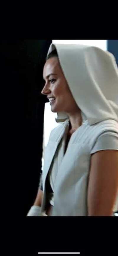 Daisy in unused alternate outfit for her scenes as Rey on “Ahch-to” in TROS