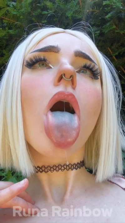 Open your mouth as wide as u can