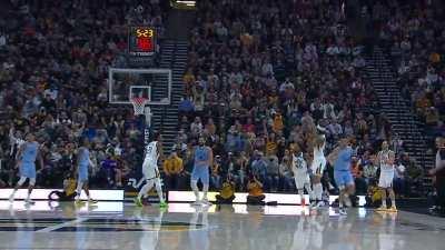 [Highlight] Donovan Mitchell with the no look assist to Jordan Clarkson