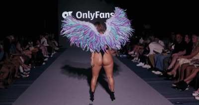 Ara Bozorgian (araqueenbae) - Creators Inc x OF Merch (NYFW 2023)