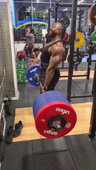 275kg/605lbs deadlift! I'm finally starting to believe that 300kg is possible for me. Tips are welcome! 