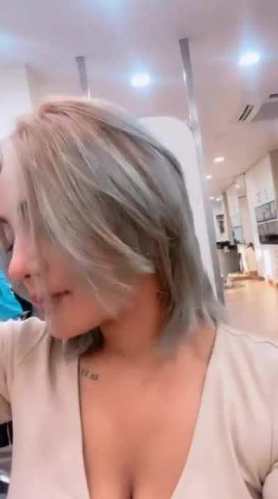 Aashika bhatia in grey hair