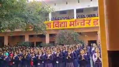School children singing Hanuman Chalisa