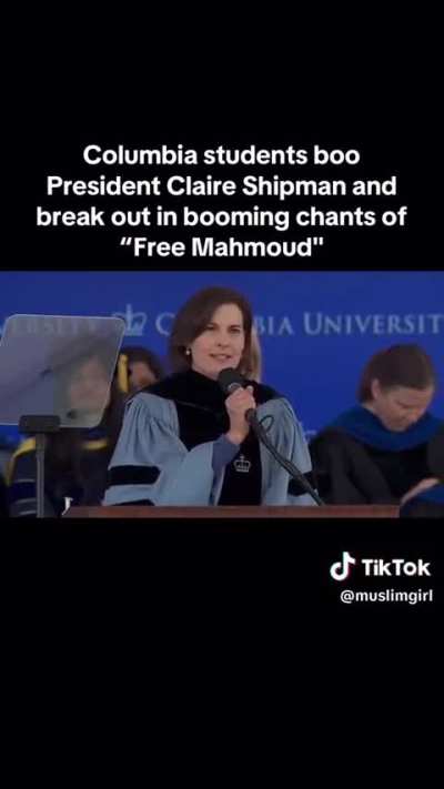 President of NY Colombia University getting boo’d and chanted down with “Free Mahmoud” by the graduating class.