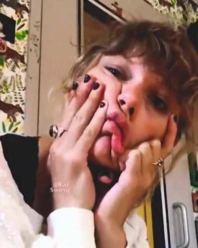 This is extremely cute but also makes me want to facefuck her as hard as I can