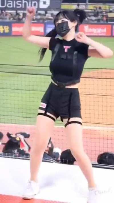 I wanna learn about baseball all of a sudden