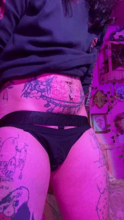 Open up , Daddy’s has a treat for you 🍆