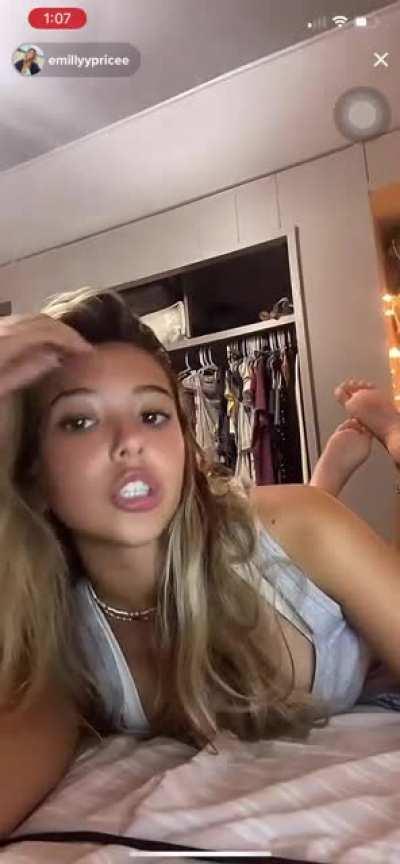 @emillyypricee live on July 17, 2022