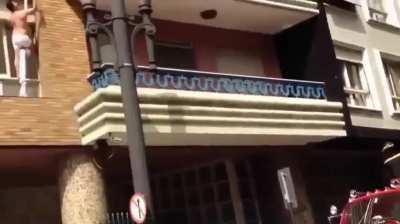 to get down without help 