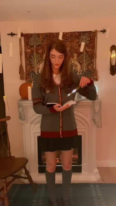 Ginny Weasley decided to mess around with her old cursed diary and got her mind broken (: (Harry Potter Cosplay)