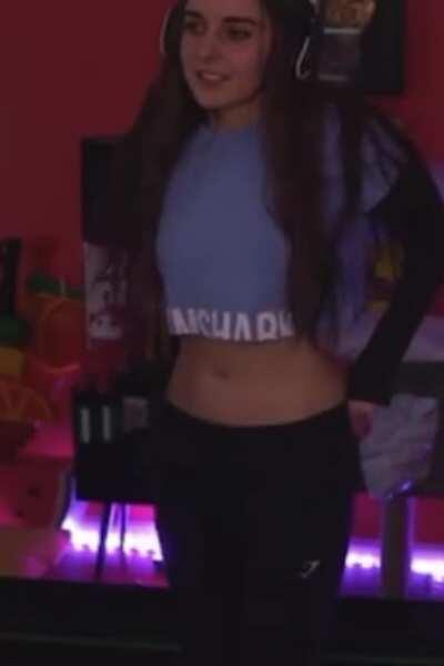 Ik you can’t see anything still find this hot though