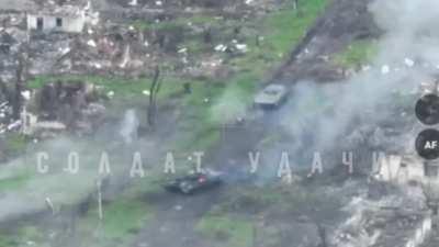 ru pov: Ukrainian forces loosing T-72M1 and BMP-1 during failed attack - Vodianoe