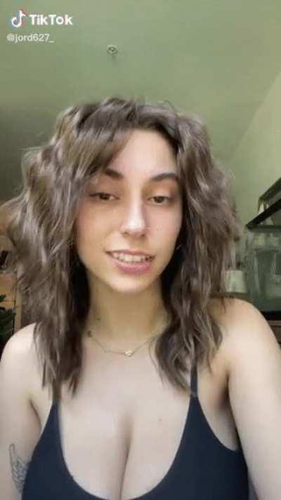 Little titty jiggle (gif)