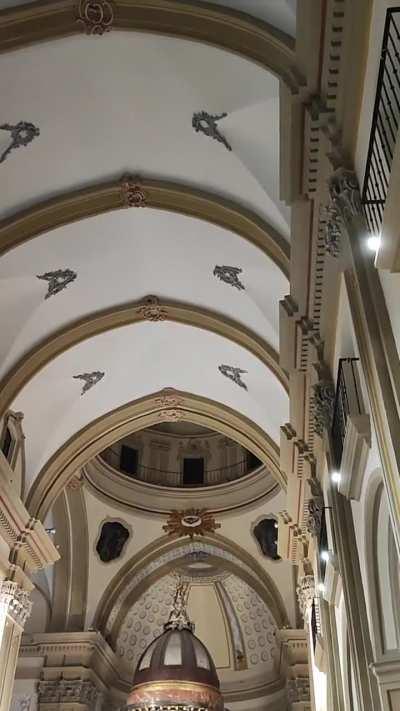 Мелодия кажется очень знакомой. Может, кто-то помнит/знает что это или на что похоже? На AskSpain не пропустили из-за простоты вопроса.