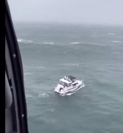 Massive wave wipes out boat as USCG attempts rescue.