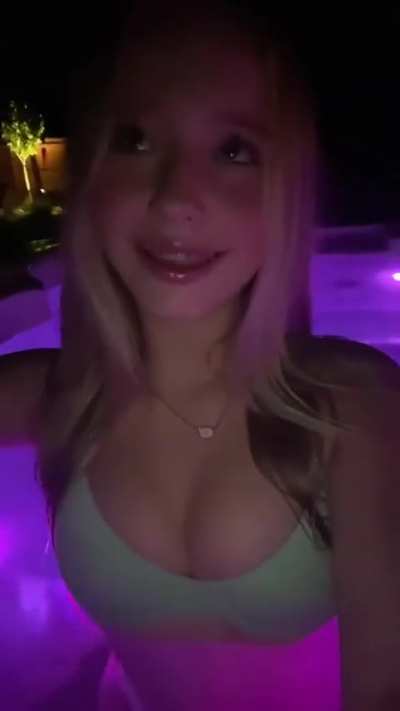 In the pool 😍😍😍