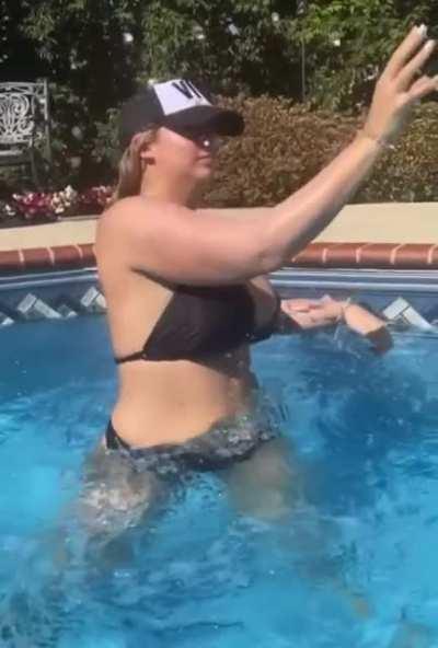 [19F] Slow-Mo Wet Titties 😜