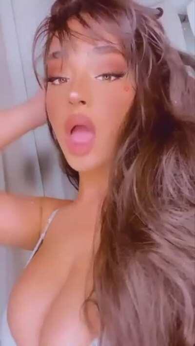 Story 🥵🥵 y'all prefer curls or this?