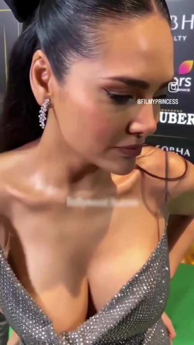 Esha gupta boobies