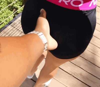 Look at that ass bounce