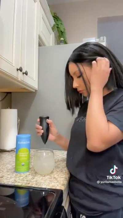 One of the best imitation of the Kardashians.