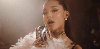 What a seductress with her perfect mouth and tongue 😍👅