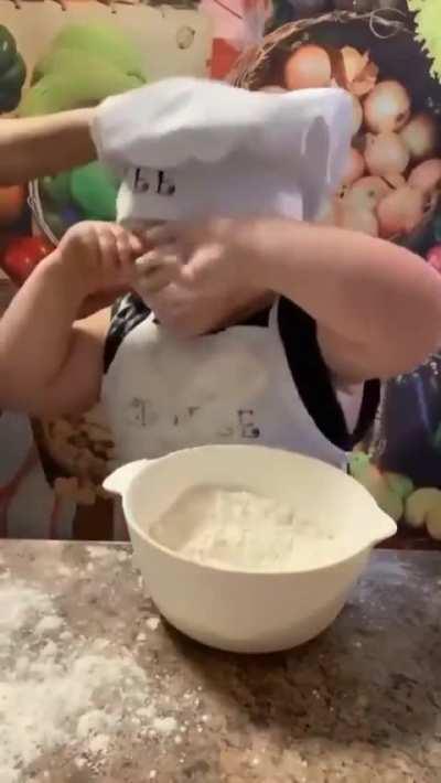To pour flour