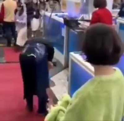 It's a fish market, not an aquarium