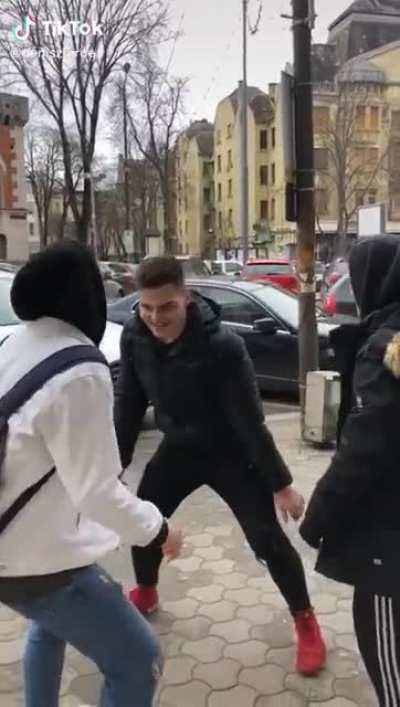 mama copilul ala e joker unguresc