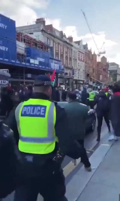 this is how to properly protest and get people rallying behind your cause 🤡