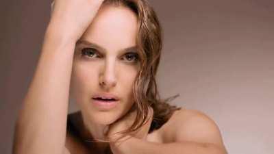 Natalie Portman is one of the hottest milfs out there