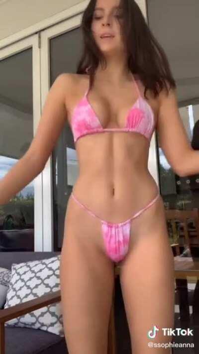 She's a good dancer tho