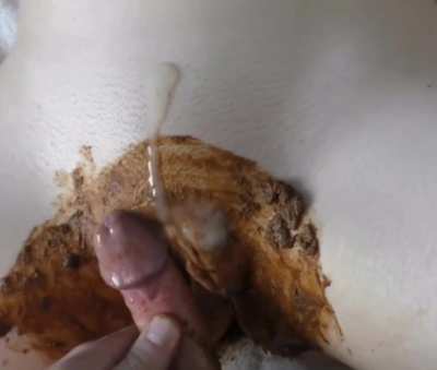 Covered her pussy in shit and cum