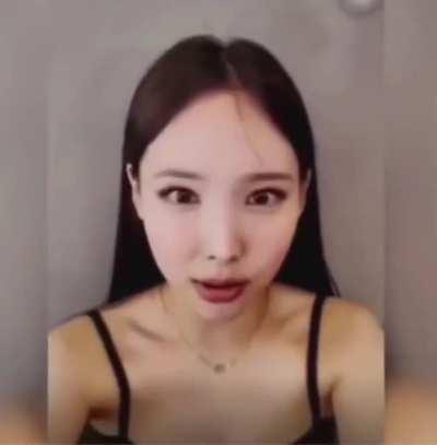 Nayeon's reaction to a ONCE asking Jeongyeon to marry them